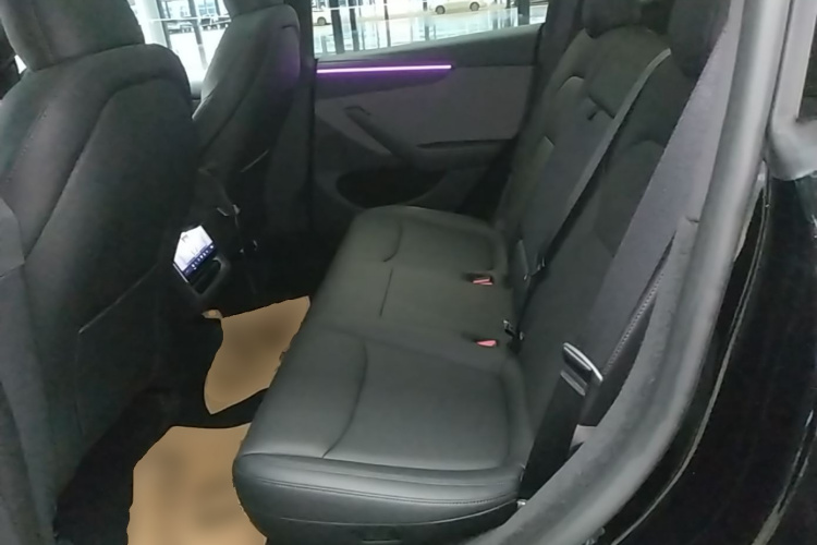 Tesla Model Y 2026 #17 Tesla Model Y 2026 immagine di auto #17