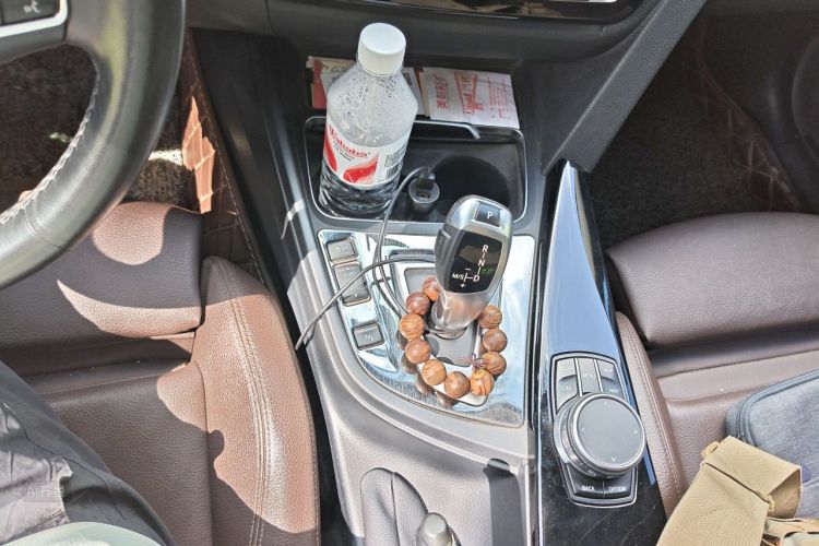 BMW 3 Series 2018 #16 BMW 3 Series 2018 car image #16