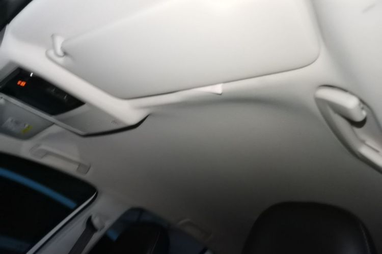Volkswagen Golf 2023 car image #18