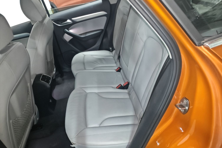 Audi Q3 2016 car image #17