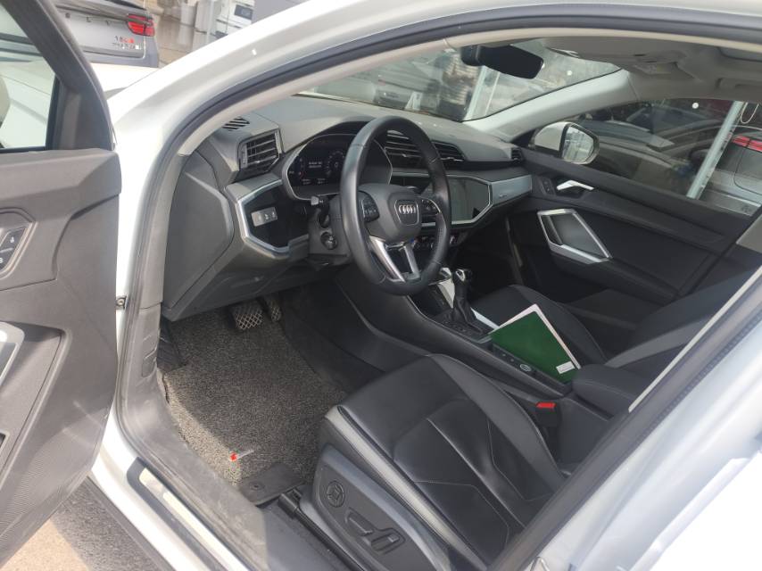 Audi Q3 2021 car image #4