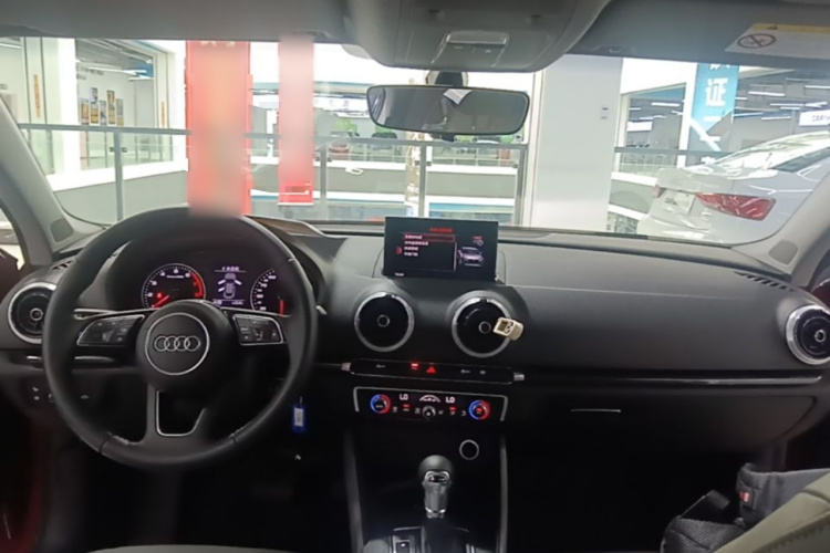 Audi A3 2018 car image #10