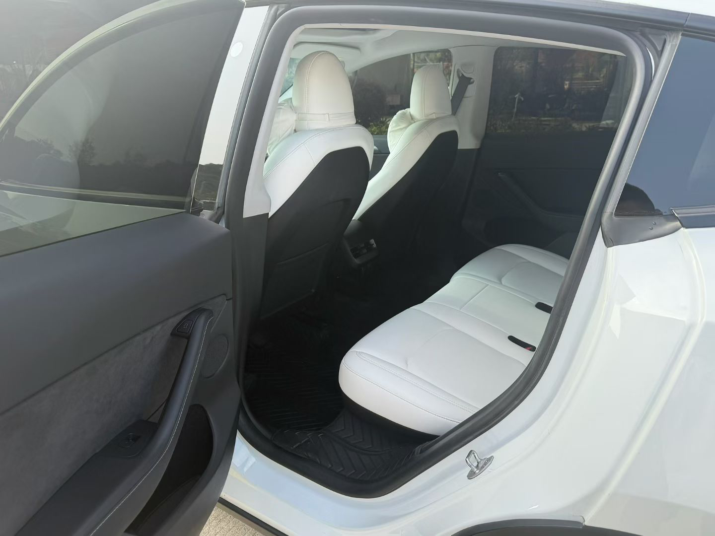Tesla Model Y 2024 #3 Tesla Model Y 2024 صورة سيارة #3