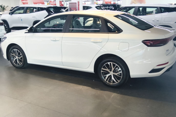 GEELY Emgrand 2026 car image #5