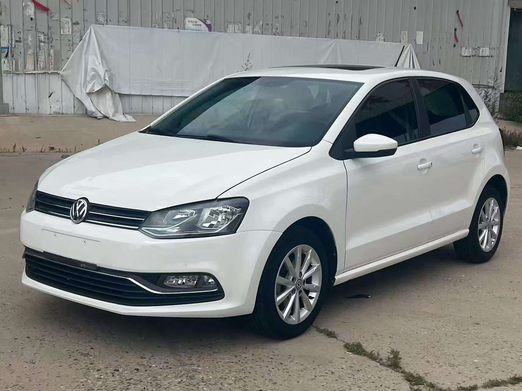 Volkswagen Polo 2016 Volkswagen Polo 2016 car image