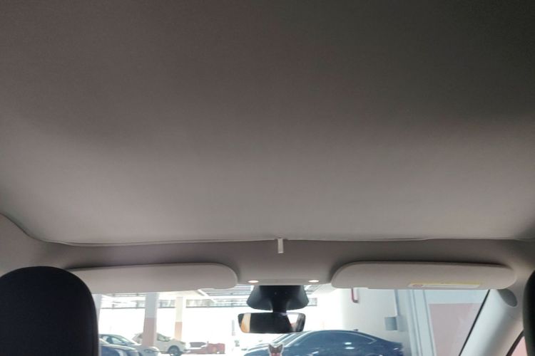 Tesla Model Y 2024 car image #18
