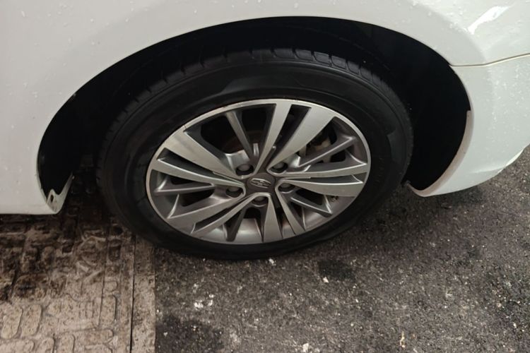 GEELY Emgrand 2018 car image #9