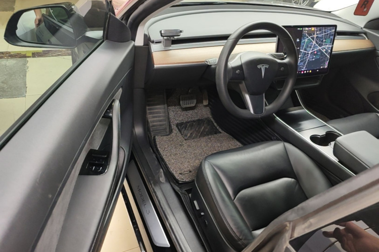Tesla Model 3 2020 car image #16
