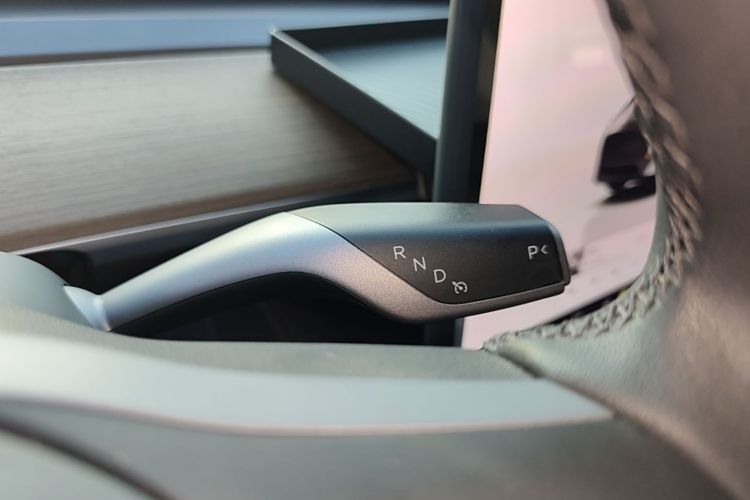 Tesla Model Y 2022 #18 Tesla Model Y 2022 car image #18