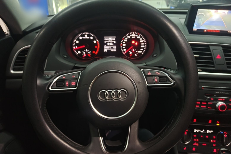 Audi Q3 2017 car image #15