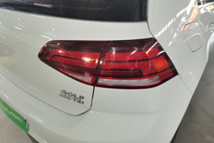 Volkswagen Golf 2020 car image #8