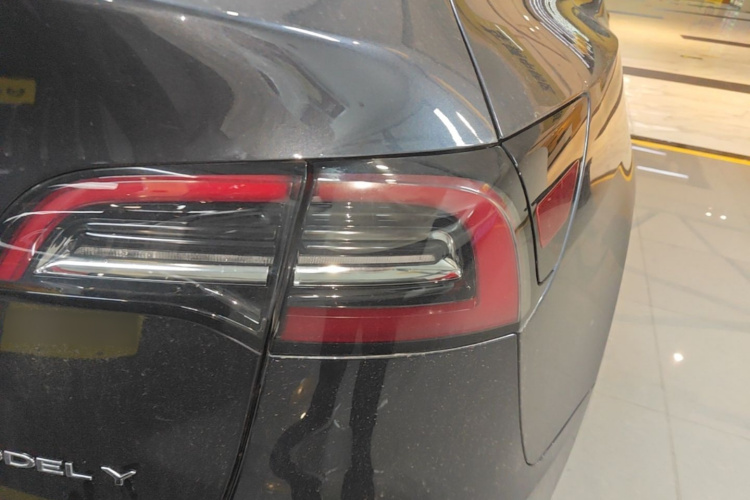 Tesla Model Y 2024 #8 Tesla Model Y 2024 car image #8