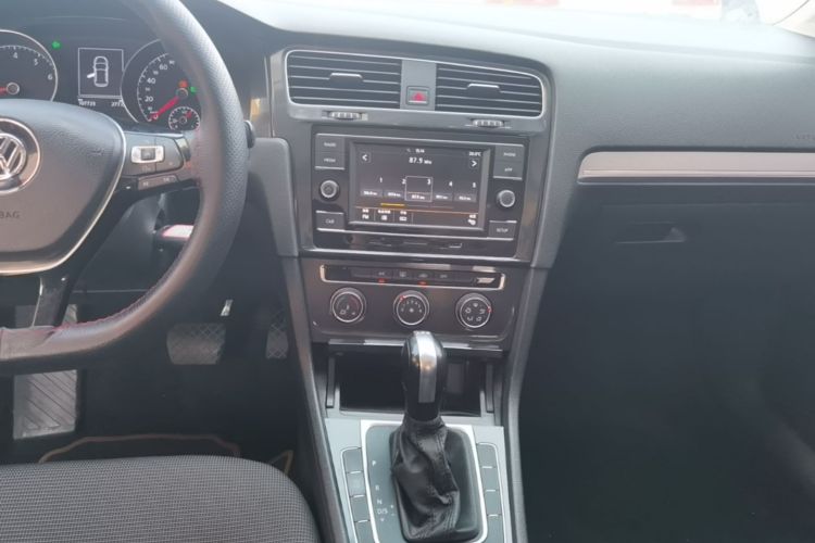 Volkswagen Golf 2018 صورة سيارة #17