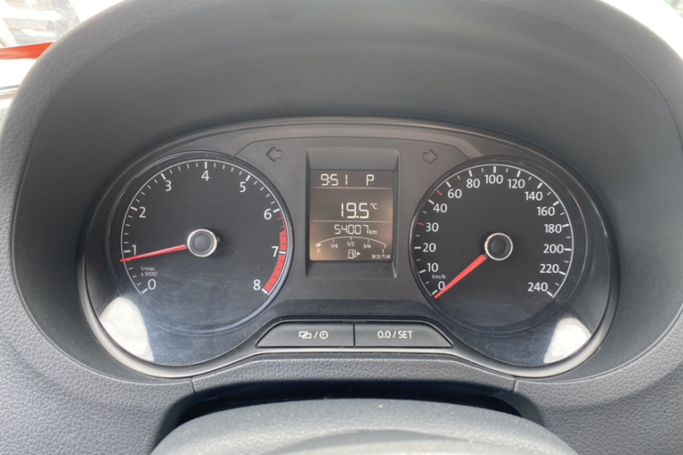 Volkswagen Polo 2016 car image #8