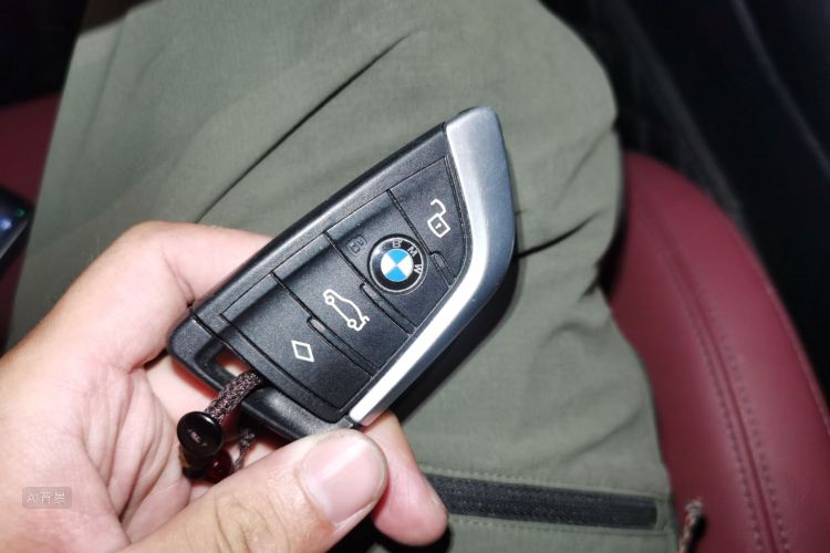 BMW 3 Series 2021 car image #10
