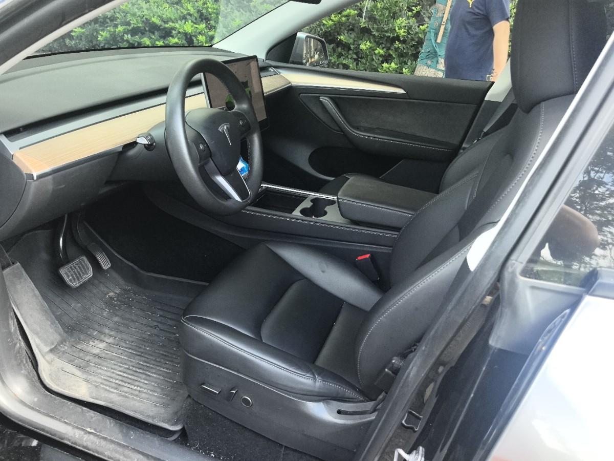 Tesla Model Y 2022 car image #3