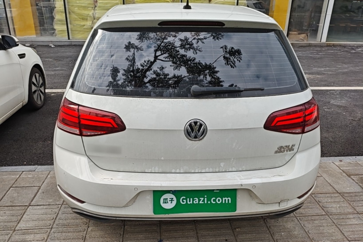 Volkswagen Golf 2019 car image #6
