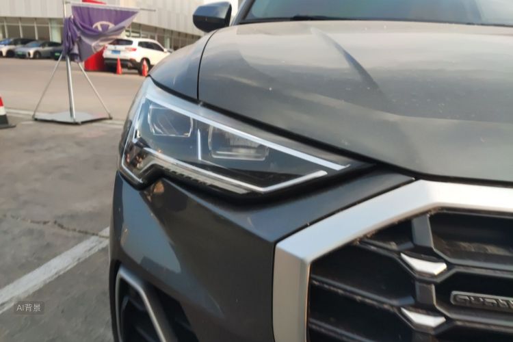 Audi Q3 2022 car image #8