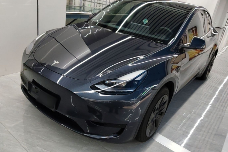 Tesla Model Y 2024 car image #2