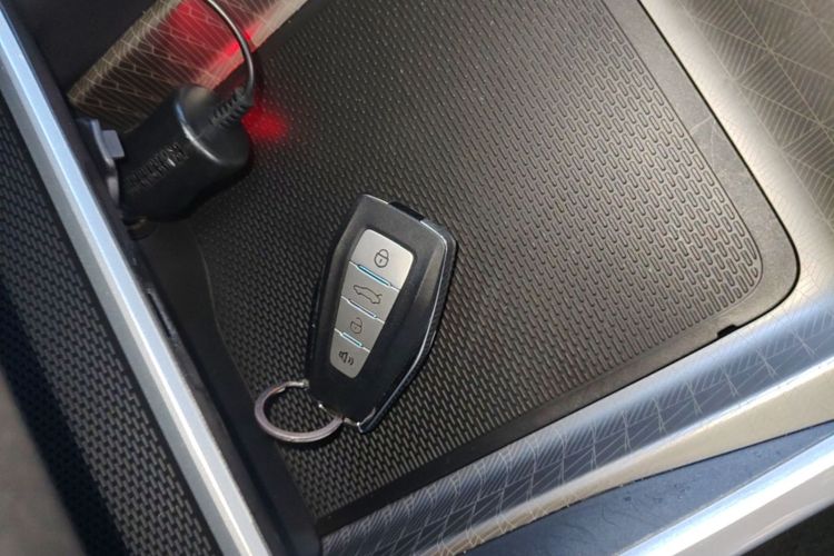 GEELY Emgrand 2025 #9 GEELY Emgrand 2025 car image #9