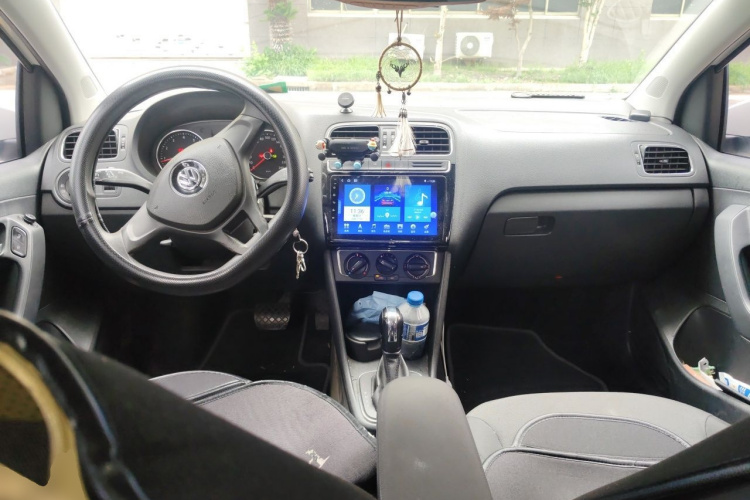 Volkswagen Polo 2015 car image #7