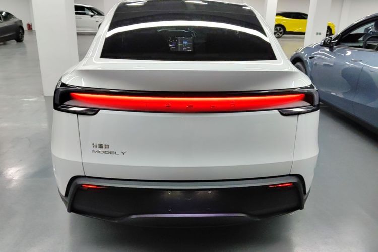 Tesla Model Y 2025 #6 Tesla Model Y 2025 immagine di auto #6
