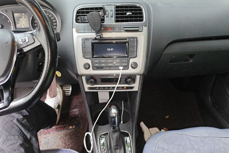 Volkswagen Polo 2016 car image #15