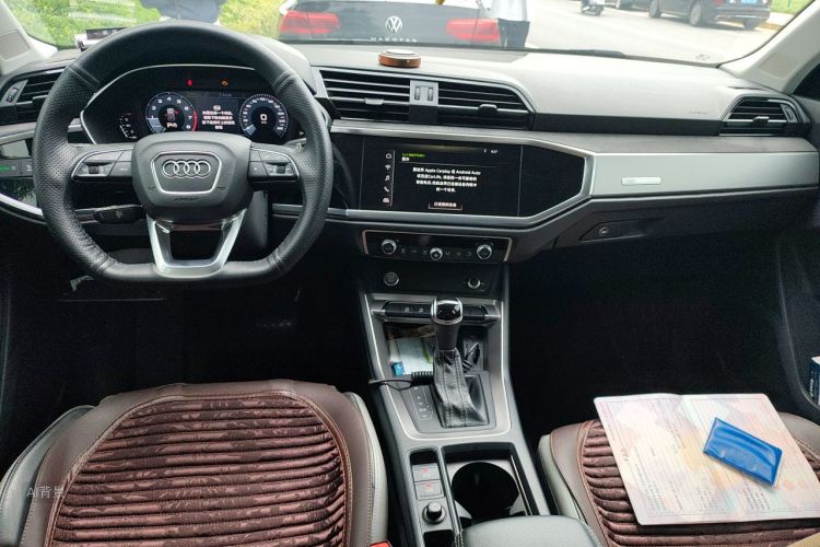 Audi Q3 2020 car image #11