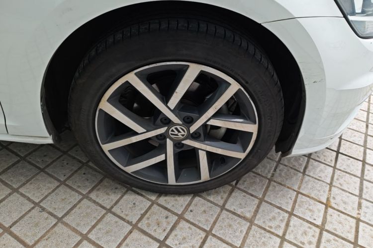 Volkswagen Golf 2020 car image #9