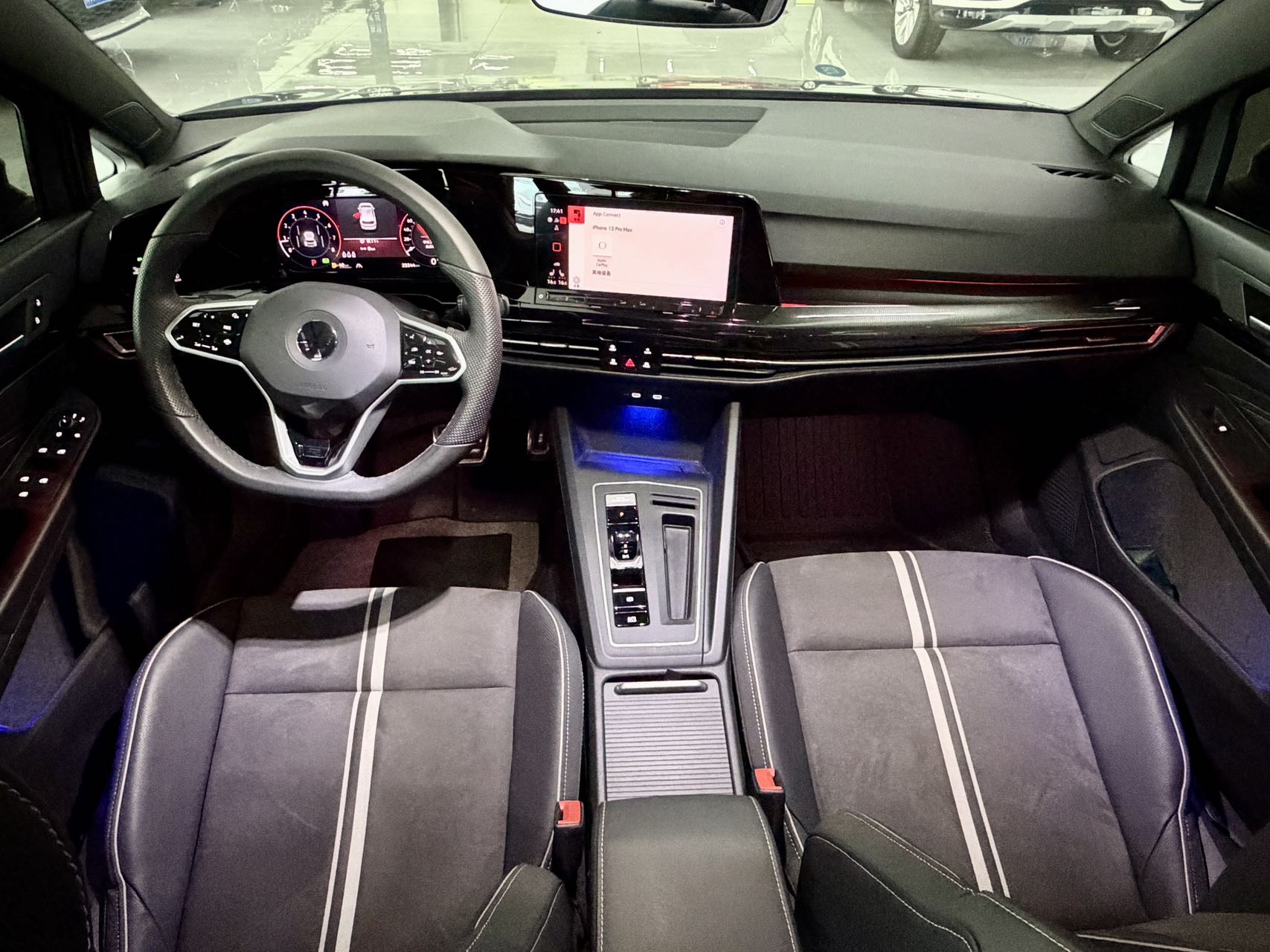 Volkswagen Golf 2023 car image #6