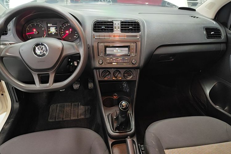 Volkswagen Polo 2015 #17 Volkswagen Polo 2015 car image #17
