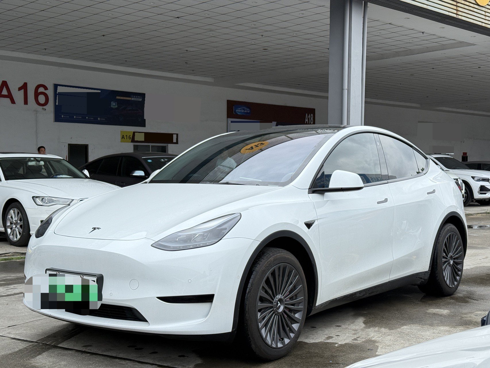 Tesla Model Y 2023 Tesla Model Y 2023 car image