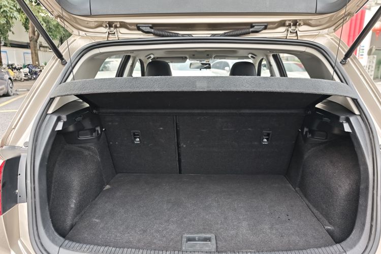 Volkswagen Golf 2018 car image #19