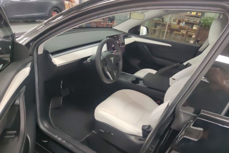 Tesla Model Y 2023 #19 Tesla Model Y 2023 car image #19