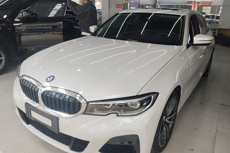 BMW 3 Series 2022 #2 BMW 3 Series 2022 car image #2
