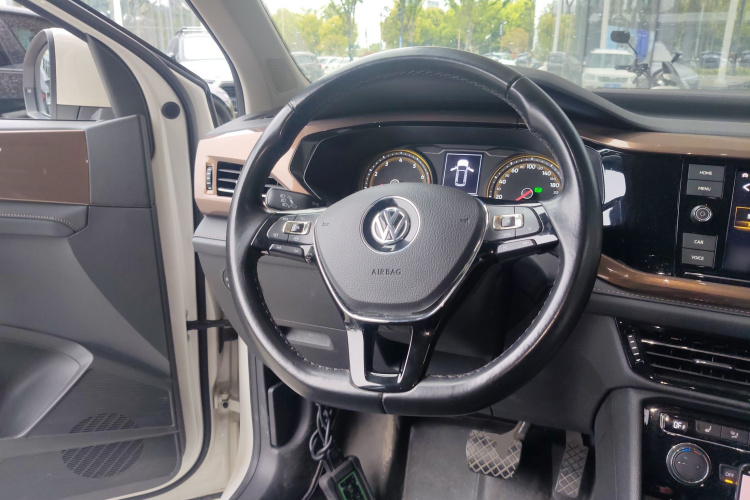 Volkswagen Tharu 2019 immagine di auto #15