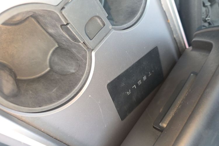 Tesla Model Y 2022 immagine di auto #9
