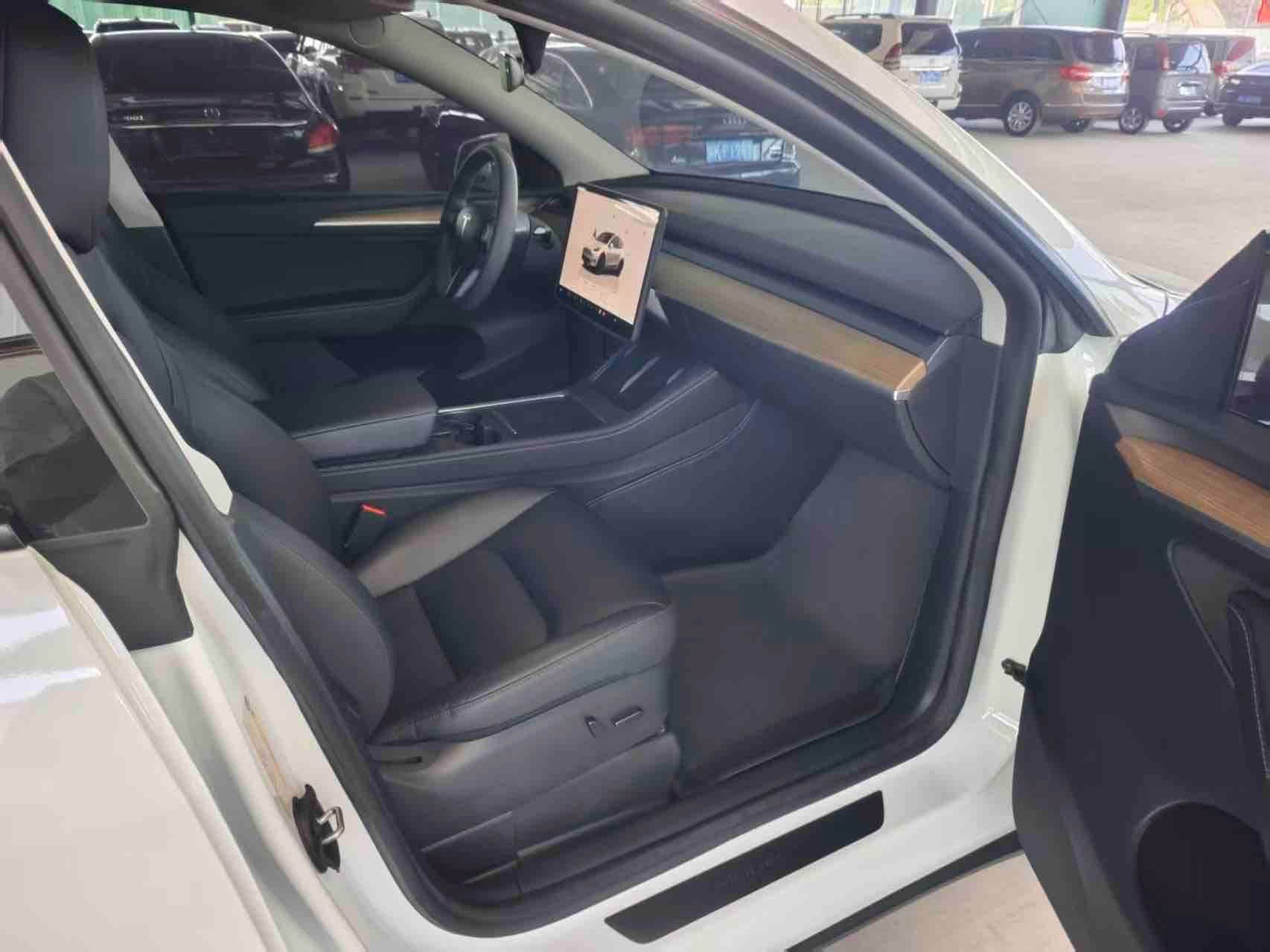 Tesla Model Y 2023 #5 Tesla Model Y 2023 car image #5