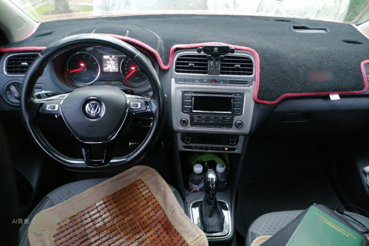 Volkswagen Polo 2015 car image #11