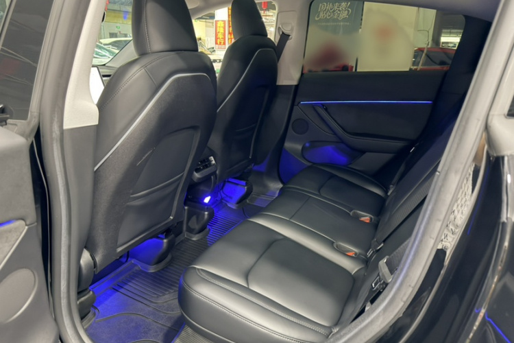 Tesla Model Y 2023 immagine di auto #11