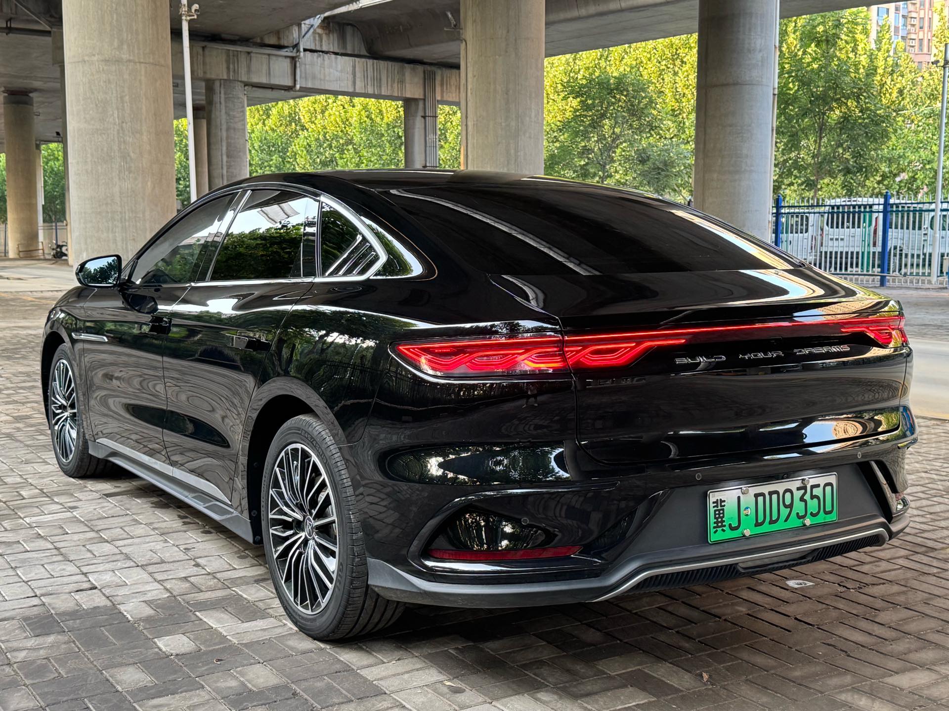 BYD Han 2024 car image #8