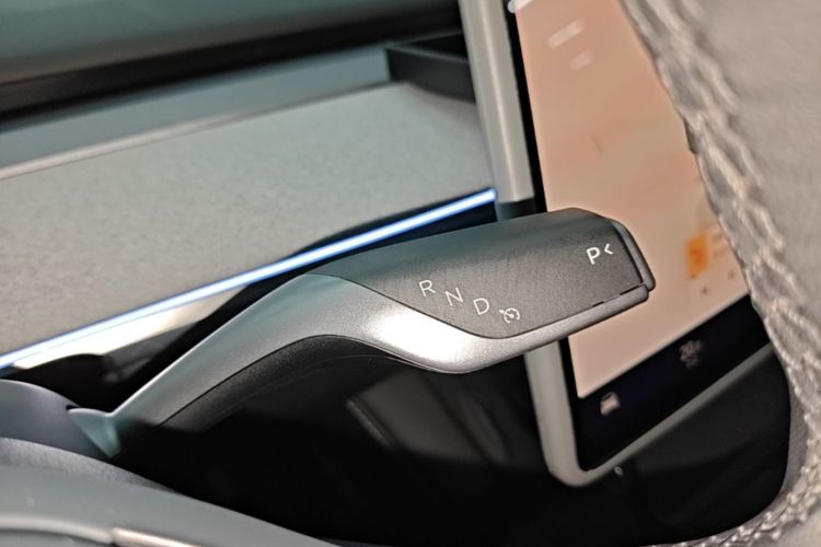 Tesla Model Y 2024 #14 Tesla Model Y 2024 car image #14