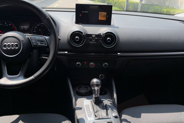 Audi A3 2019 car image #19