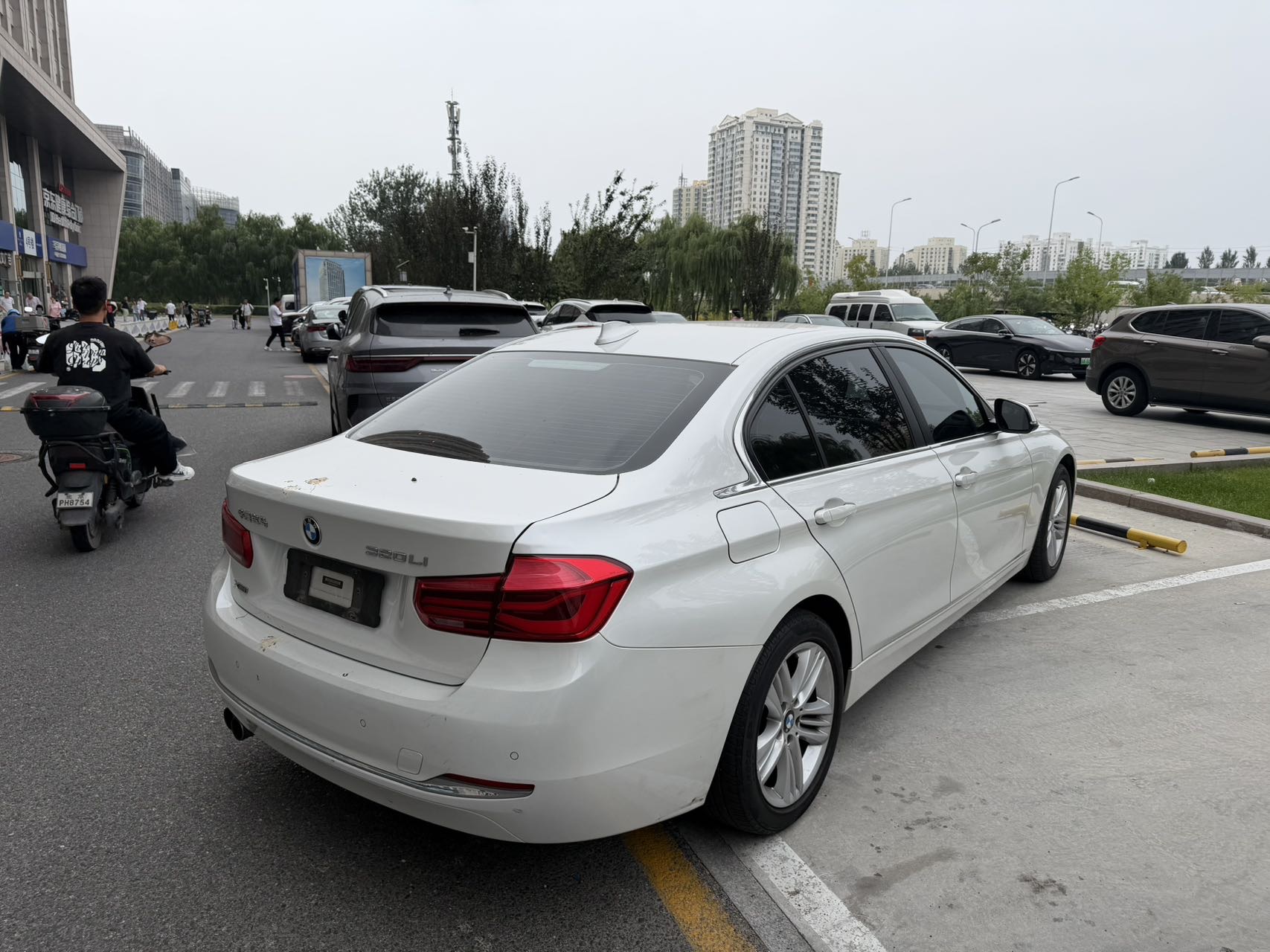 BMW 3 Series 2017 #3 BMW 3 Series 2017 car image #3