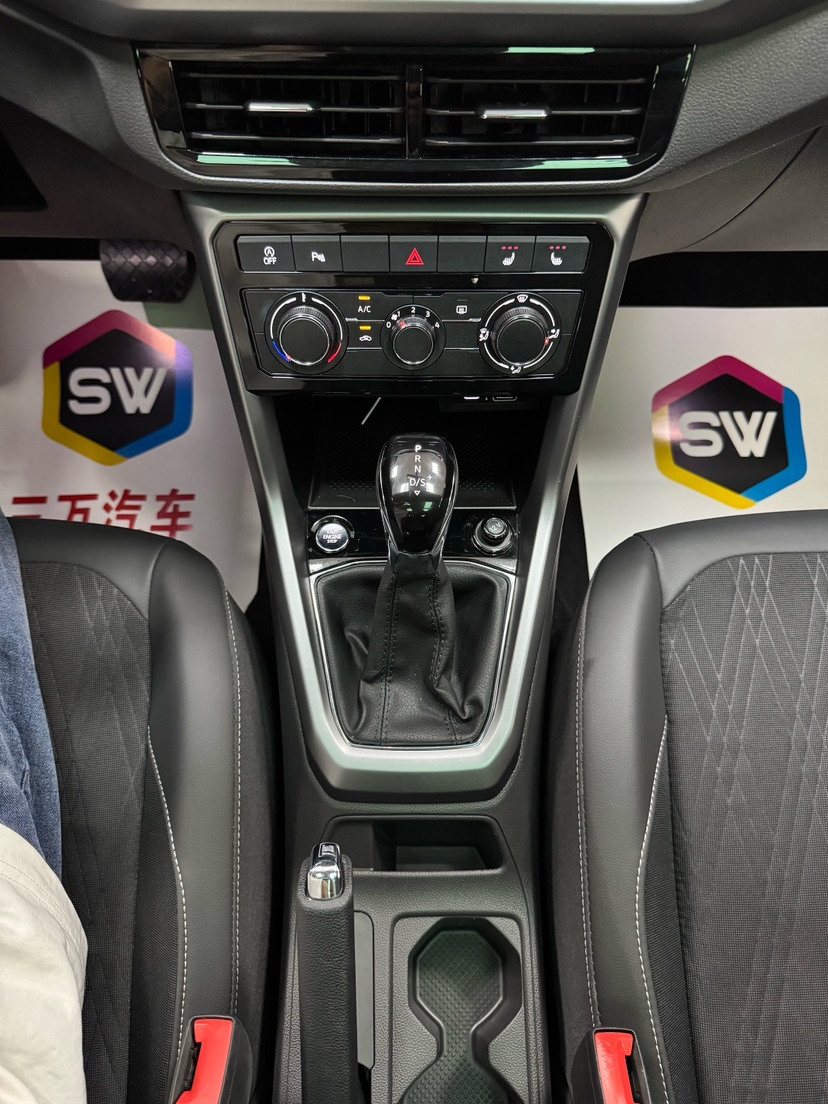 Volkswagen T-Cross 2022 car image #12