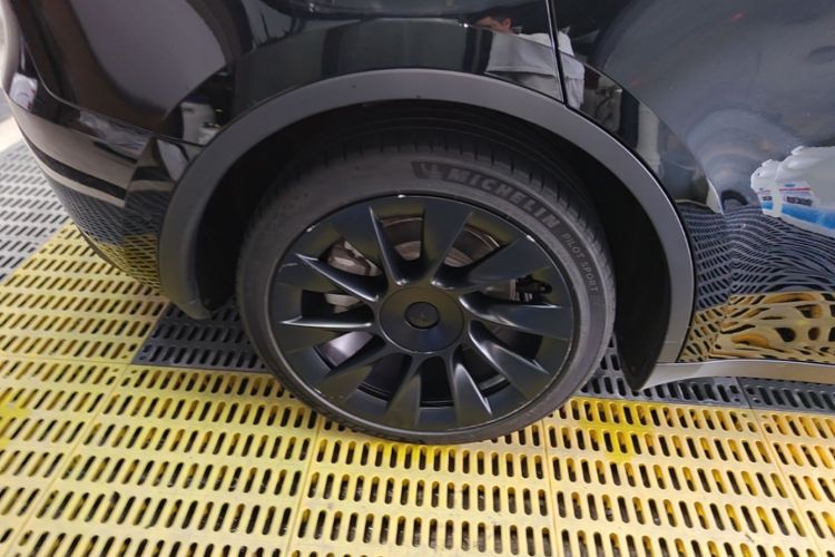 Tesla Model Y 2021 car image #10
