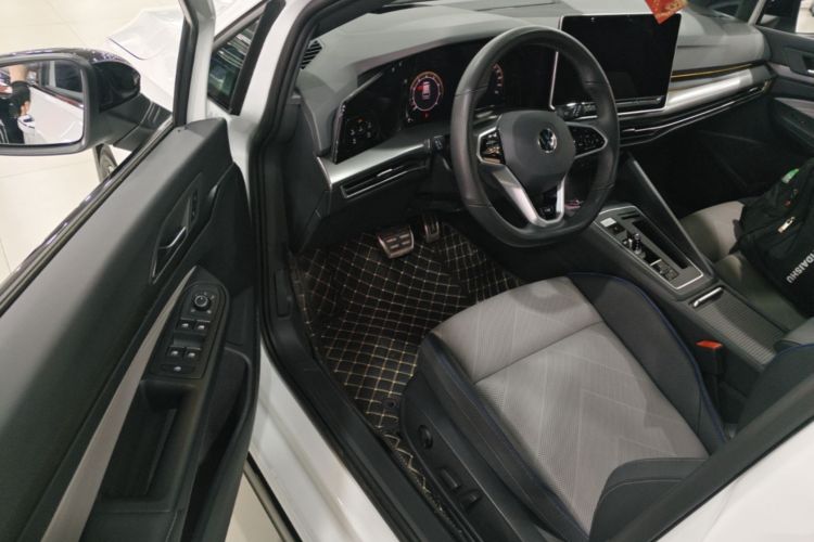 Volkswagen Golf 2024 car image #12