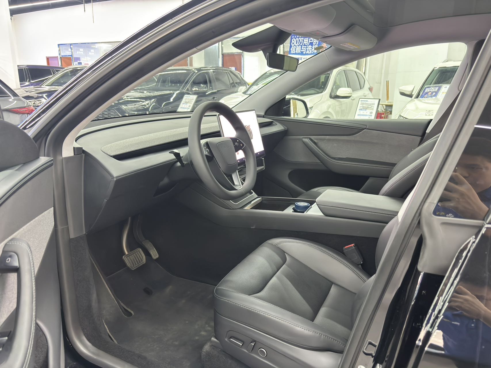 Tesla Model Y 2025 #3 Tesla Model Y 2025 car image #3