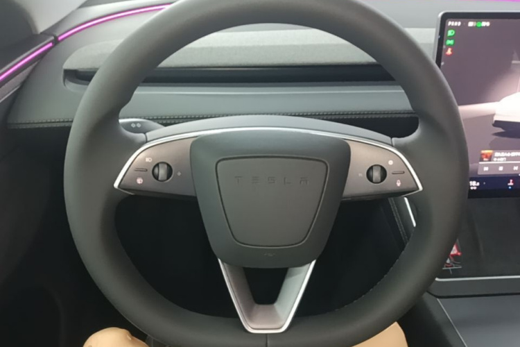 Tesla Model Y 2025 #11 Tesla Model Y 2025 car image #11