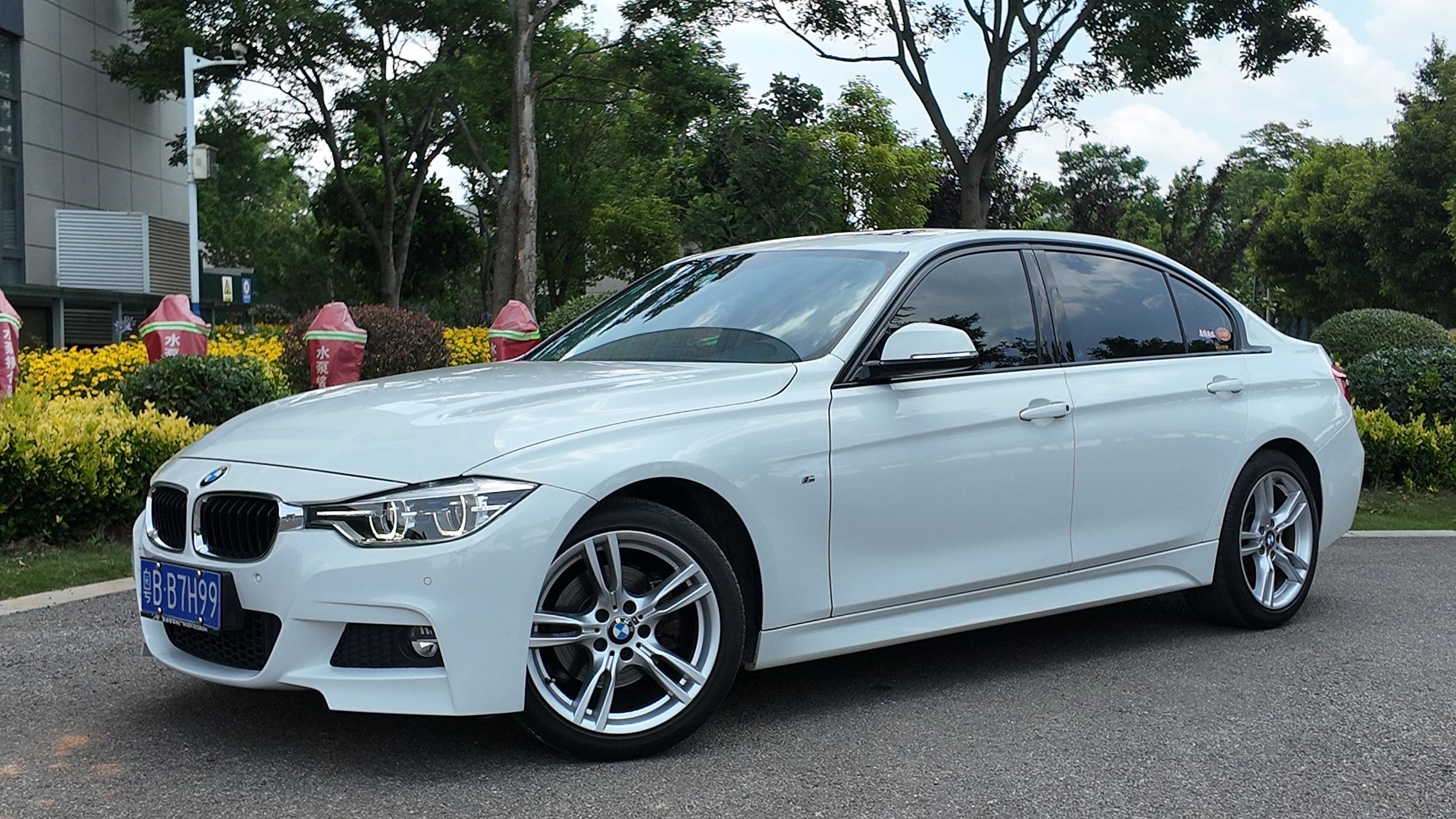 BMW 3 Series 2018 car image 